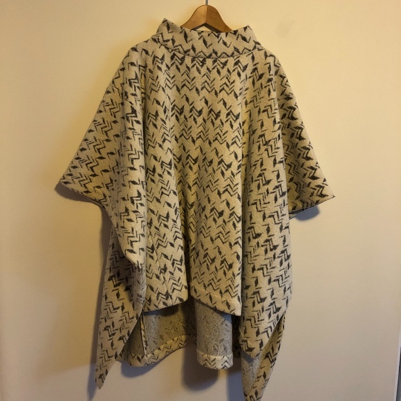 424 FIFTH Chevron Jacquard Poncho in Ivory NWOT - Picture 7 of 10